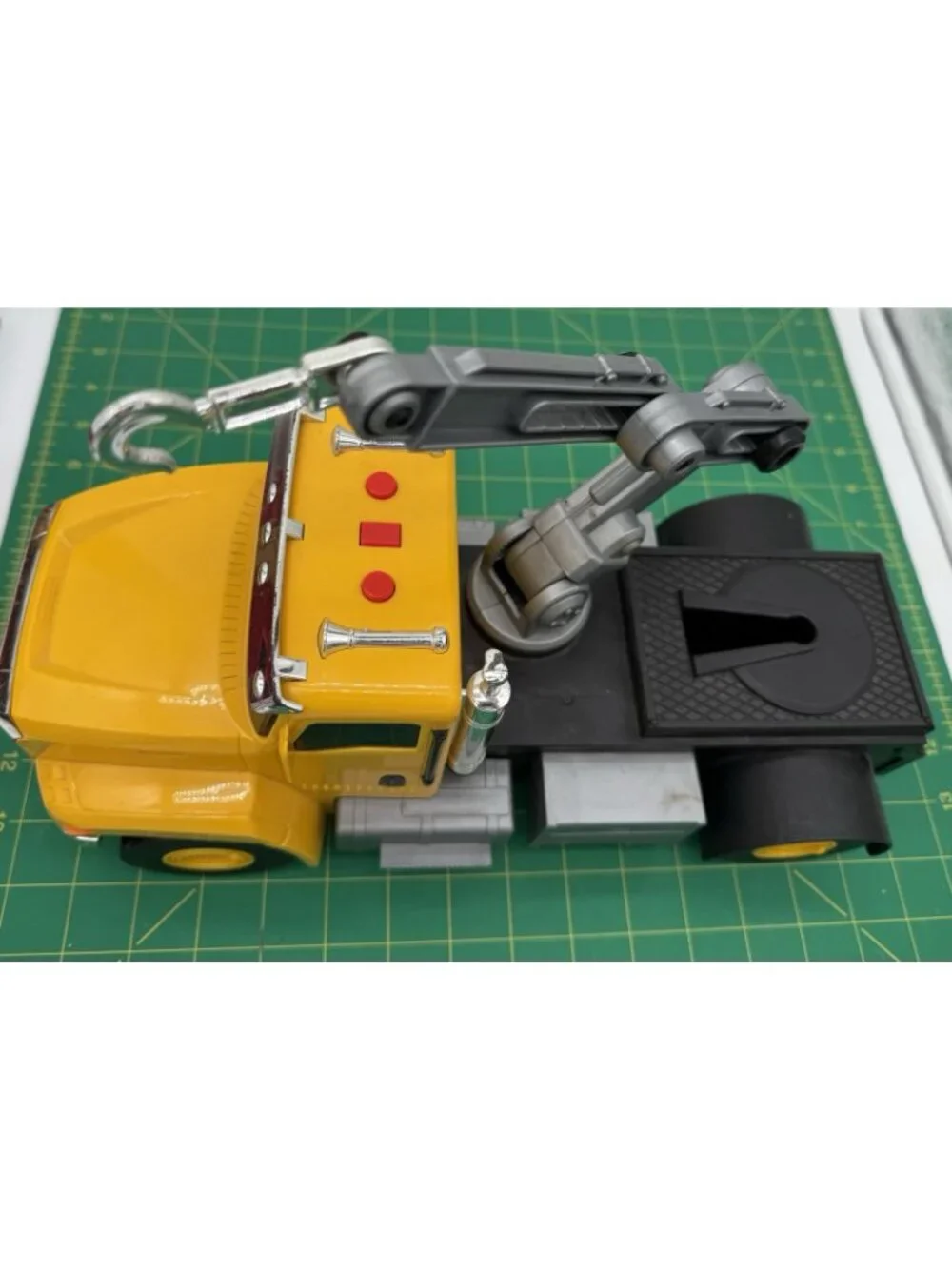 CAT Caterpillar  Plastic Tow Truck Lights Sounds Toy State WORKS